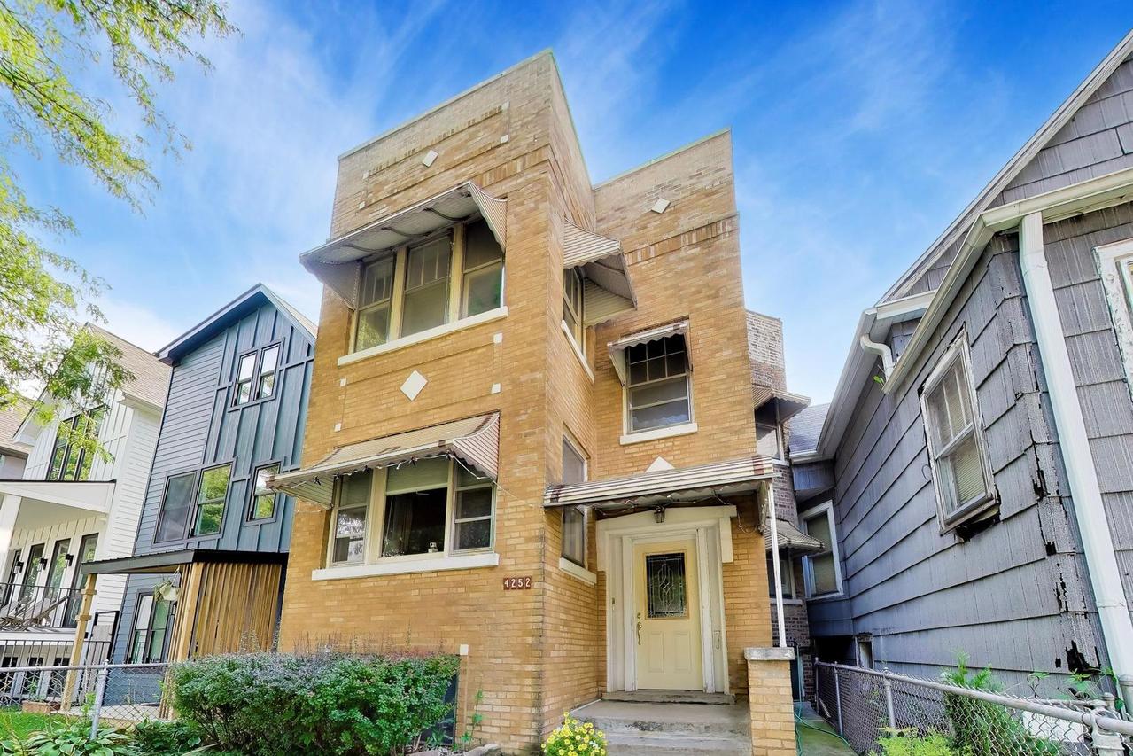 4252 N Whipple St., Chicago, IL 60618