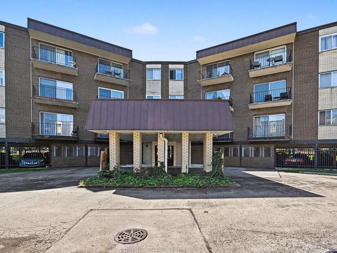 9840 S Pulaski Rd. #314, Oak Lawn, IL 60453