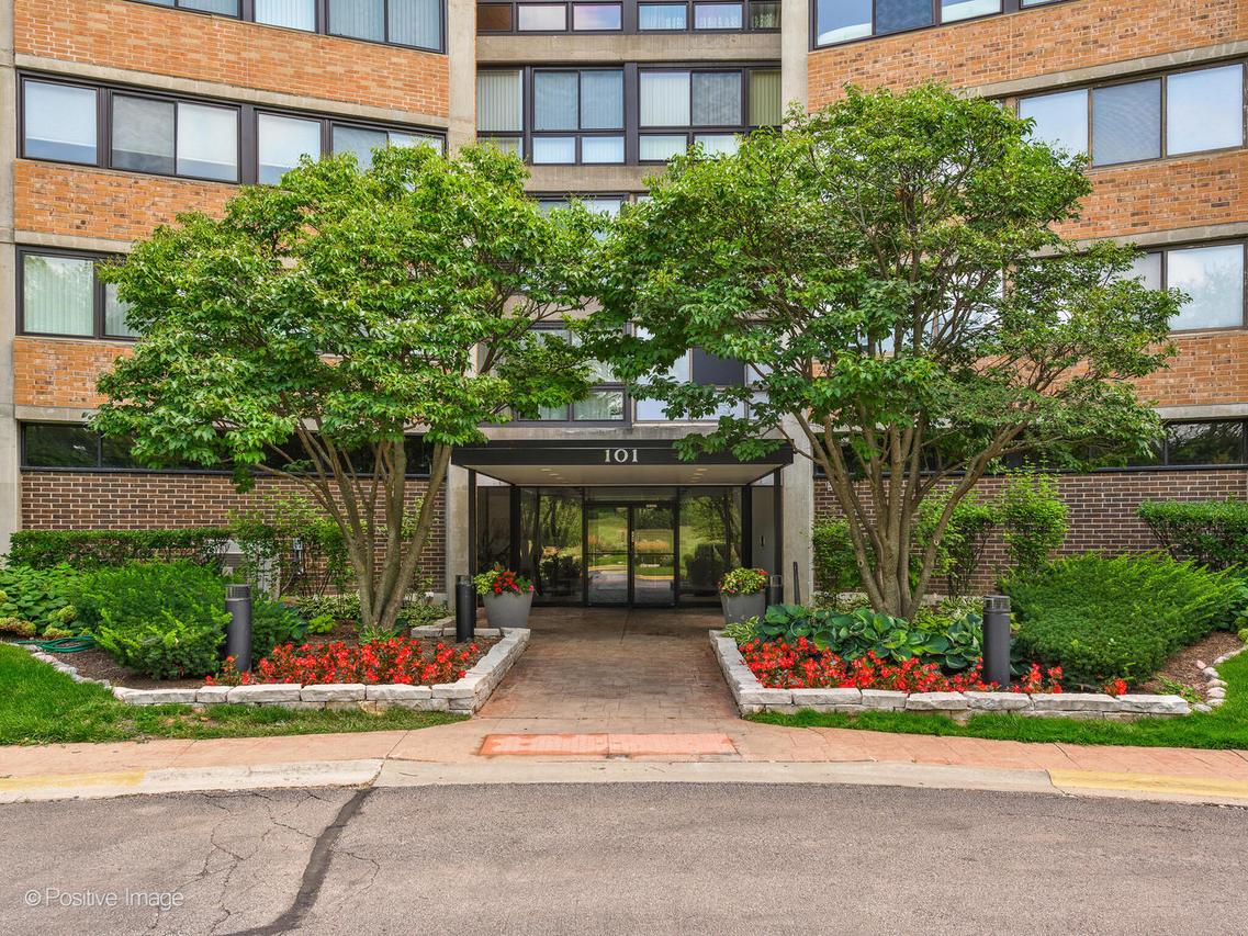 101 Bar Harbour Rd. #2M, Schaumburg, IL 60193