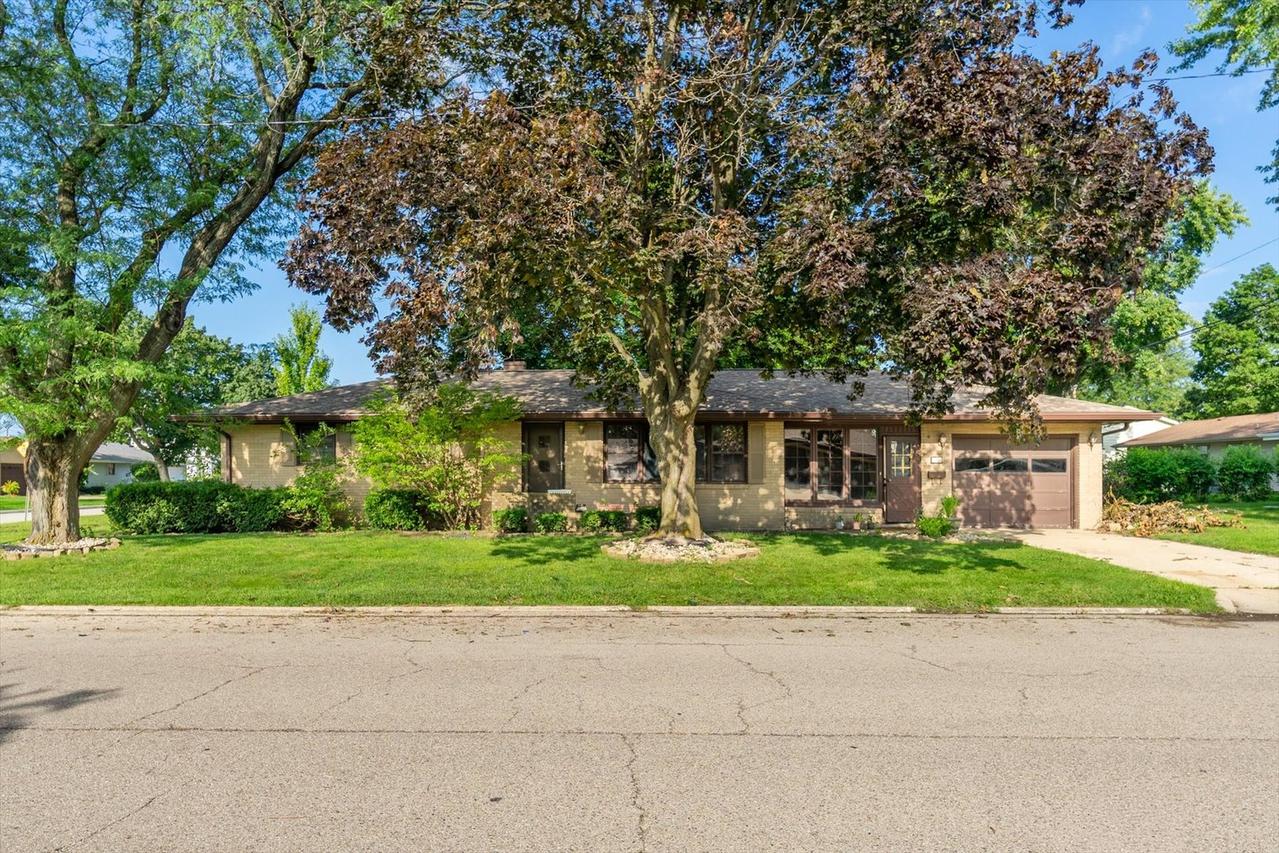 2304 Plum St., Peru, IL 61354