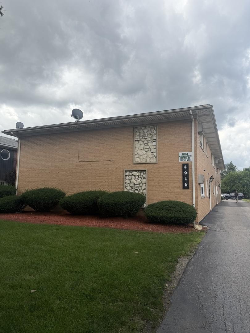 4616 Maple Ave. #2D, Brookfield, IL 60513