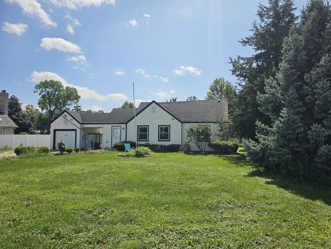 7911 W 92nd St., Hickory Hills, IL 60457
