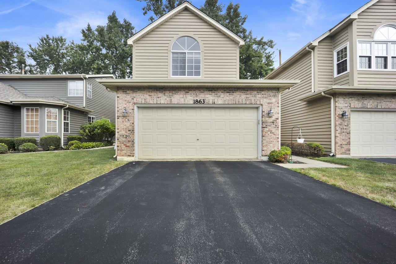 1863 Tamahawk Ln., Naperville, IL 60564