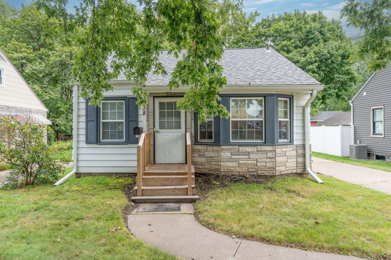 938 53rd St., Moline, IL 61265