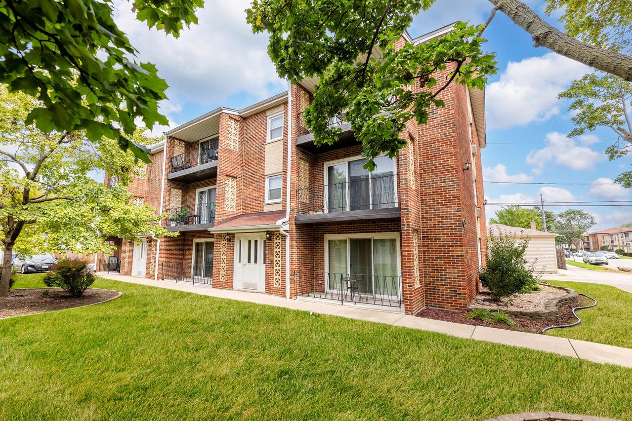 6416 W 64th Pl. #3A, Chicago, IL 60638