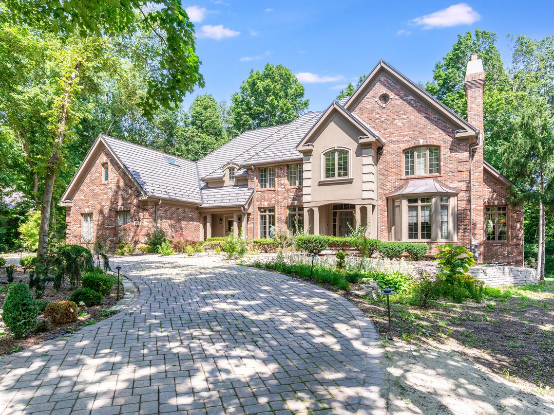 818 Fox Glen Dr., St. Charles, IL 60174