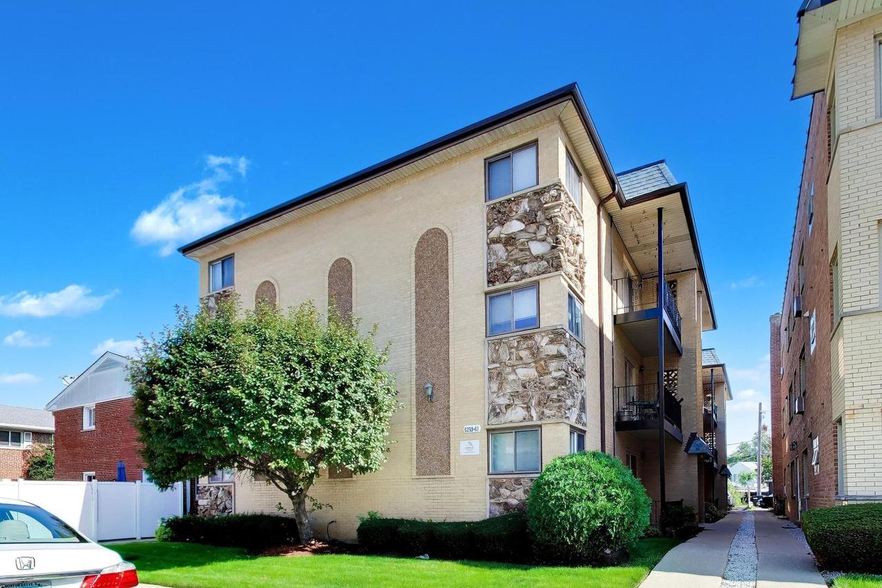 6261 N Northwest Hwy. #1D, Chicago, IL 60631