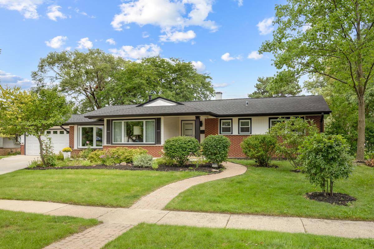 298 Peach Tree Ln., Elk Grove Village, IL 60007