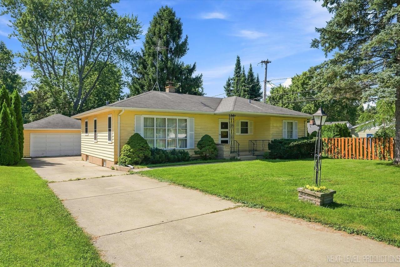 846 N Fifth Ave., Geneva, IL 60134