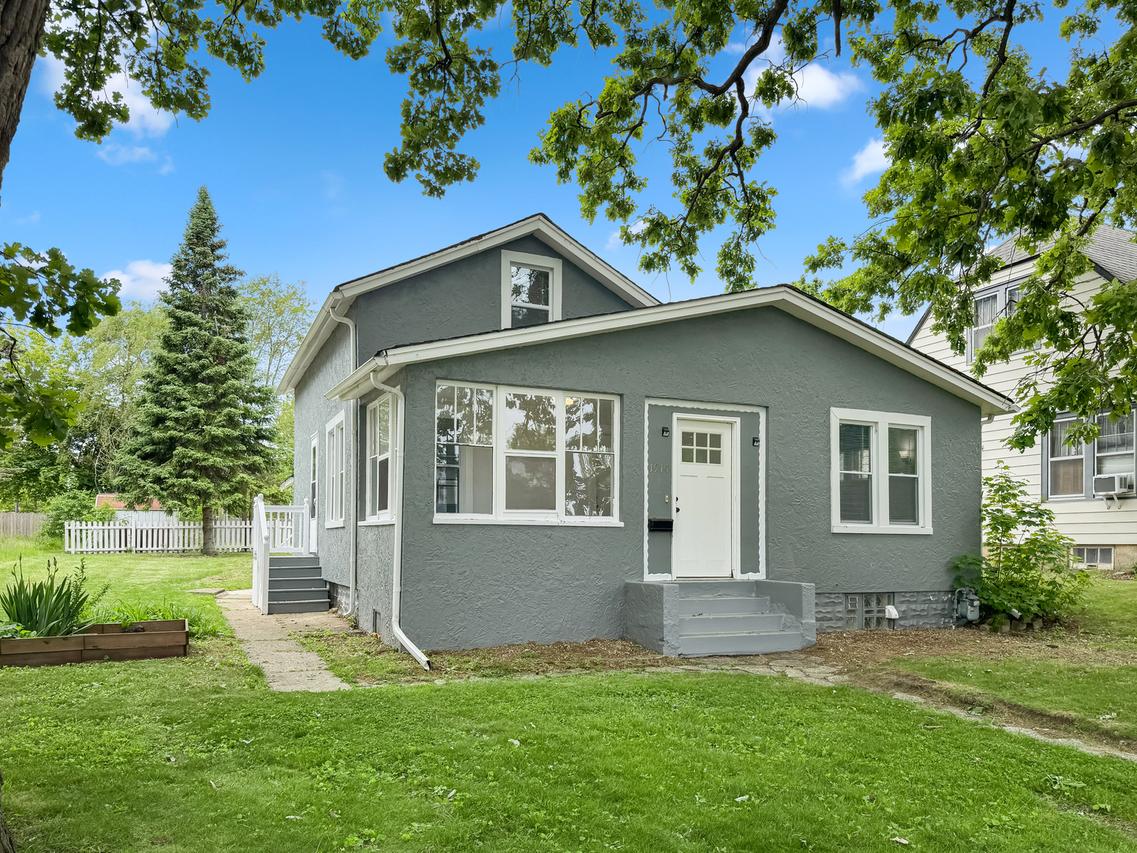 1910 Elim Ave., Zion, IL 60099