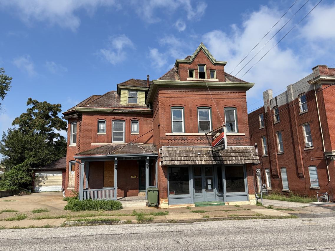 922 S 8th St., Quincy, IL 62301