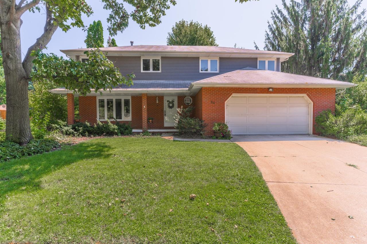 34 Chiswick Cir., Bloomington, IL 61704
