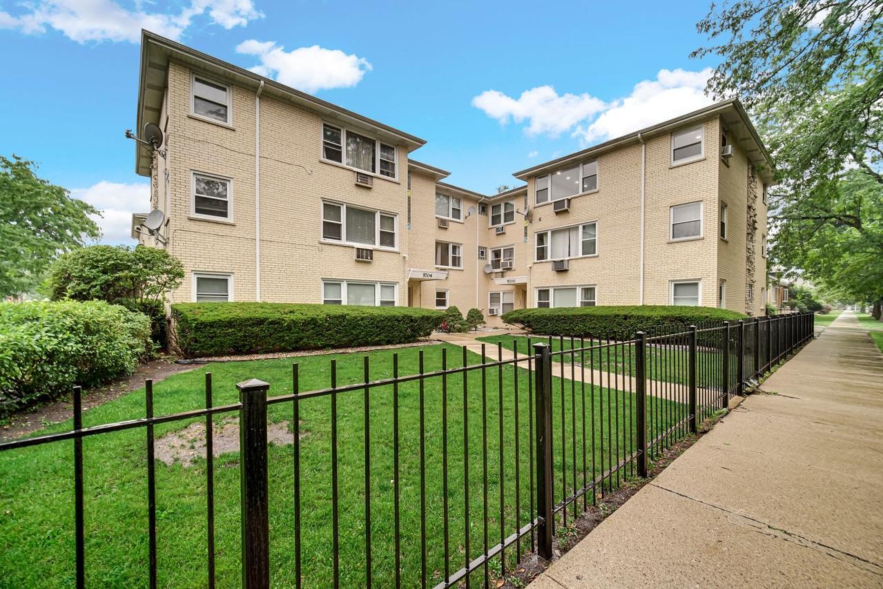 5700 W Montrose Ave. #3D, Chicago, IL 60634