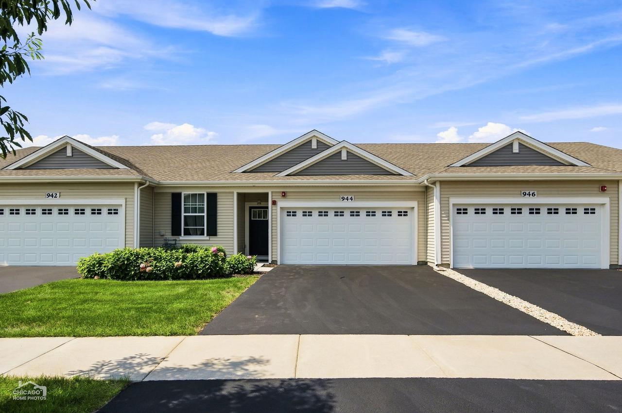 944 Darwin St., North Aurora, IL 60542