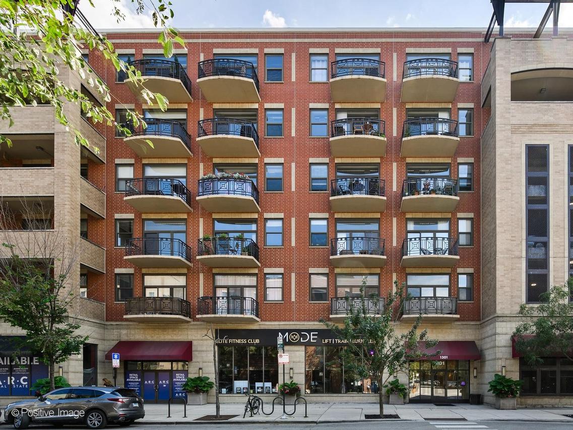 1301 W Madison St. #407, Chicago, IL 60607