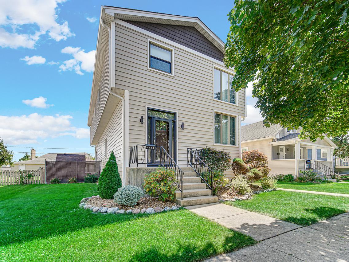 1211 N 11th Ave., Melrose Park, IL 60160