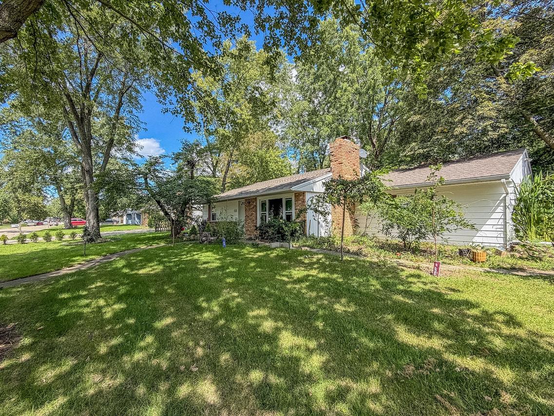 910 Maplepark Dr., Champaign, IL 61821