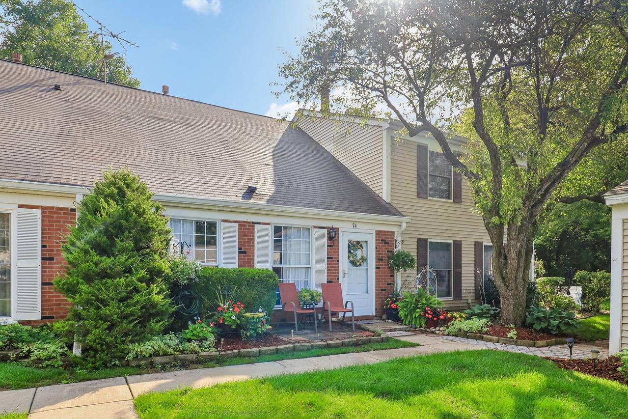 74 Silver Tree Cir., Cary, IL 60013