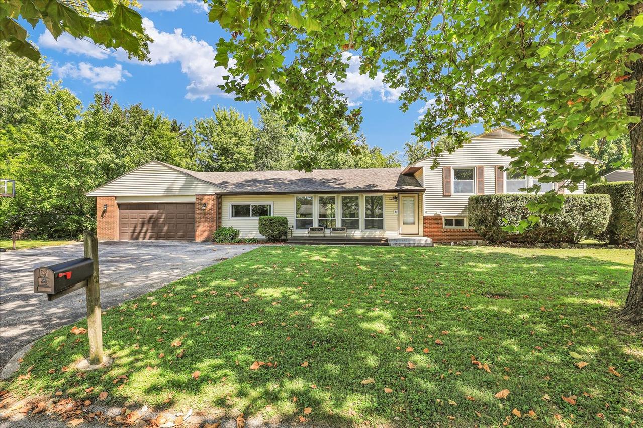 1912 Clover Ln., Champaign, IL 61821