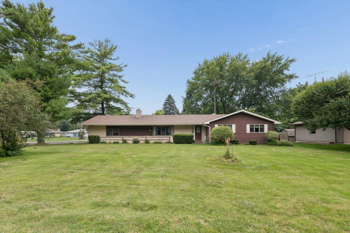 209 Alfred Dr., Sycamore, IL 60178