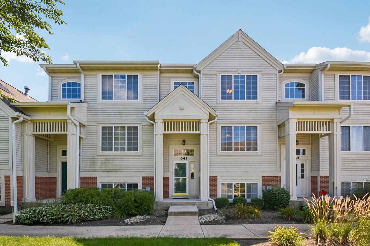 641 S Rosehall Ln., Round Lake, IL 60073