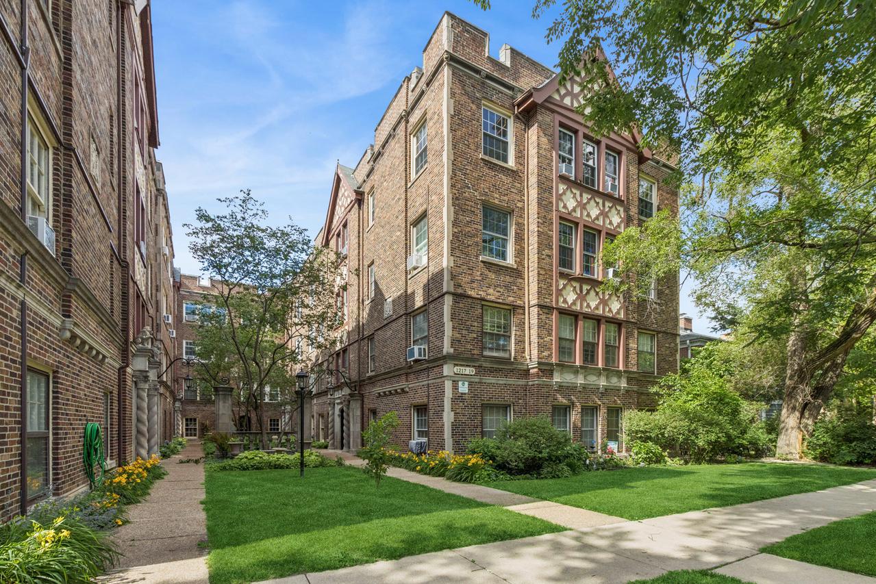 1219 Hull Ter. #2C, Evanston, IL 60202