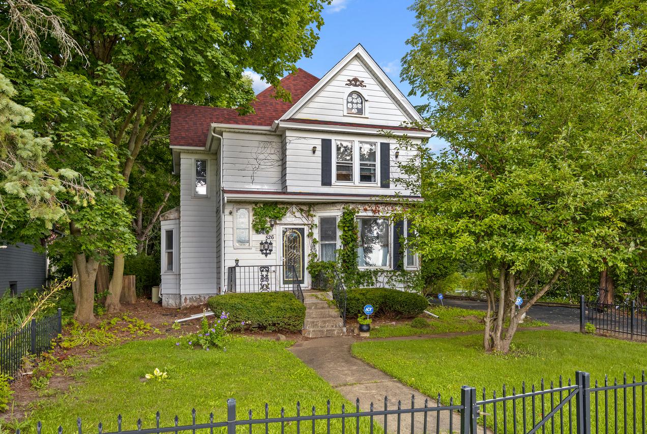 526 W South St., Woodstock, IL 60098