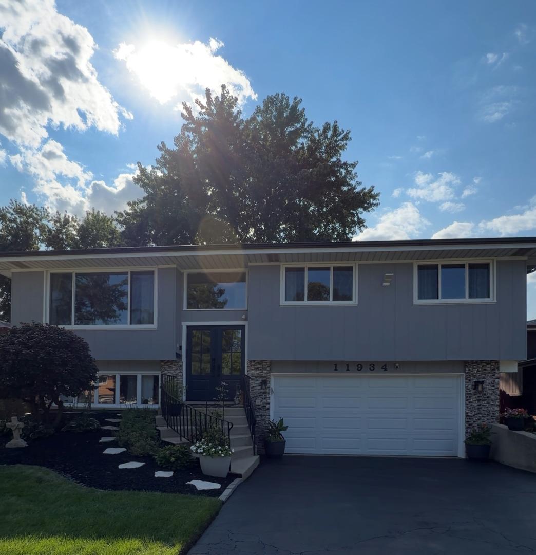 11934 S Tripp Ave., Alsip, IL 60803