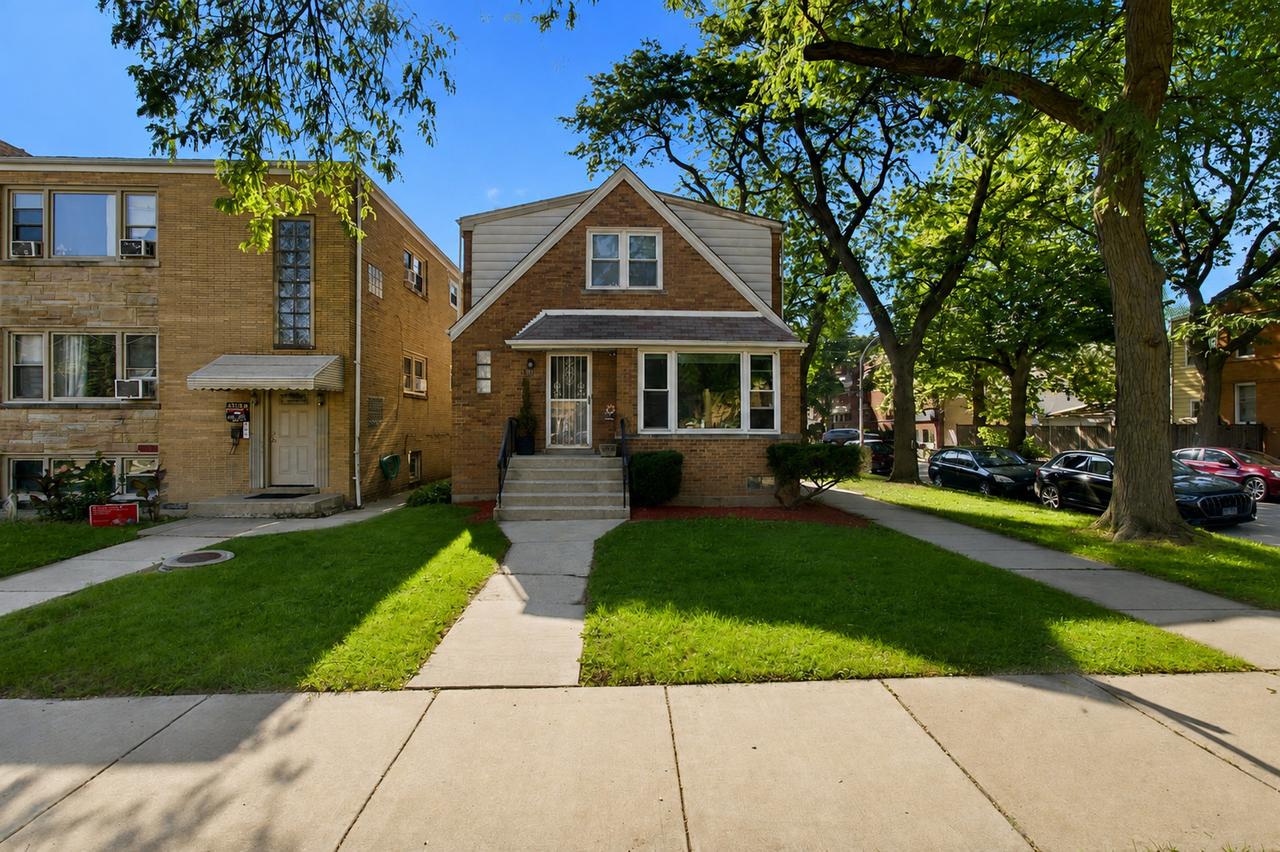 3858 N Sawyer Ave., Chicago, IL 60618