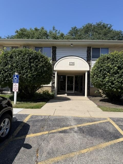 5730 Concord Ln. #3, Clarendon Hills, IL 60514