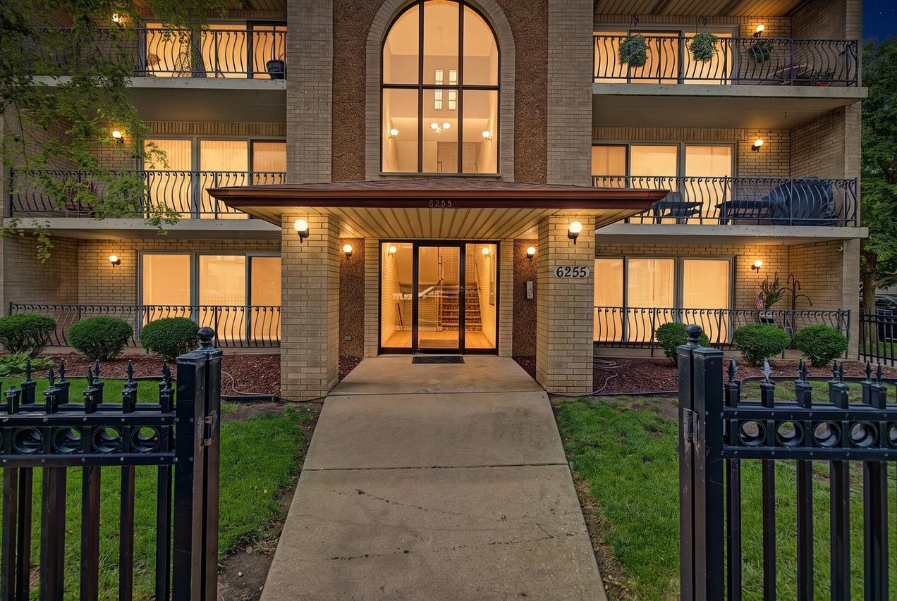 6255 W 63rd St. #1B, Chicago, IL 60638