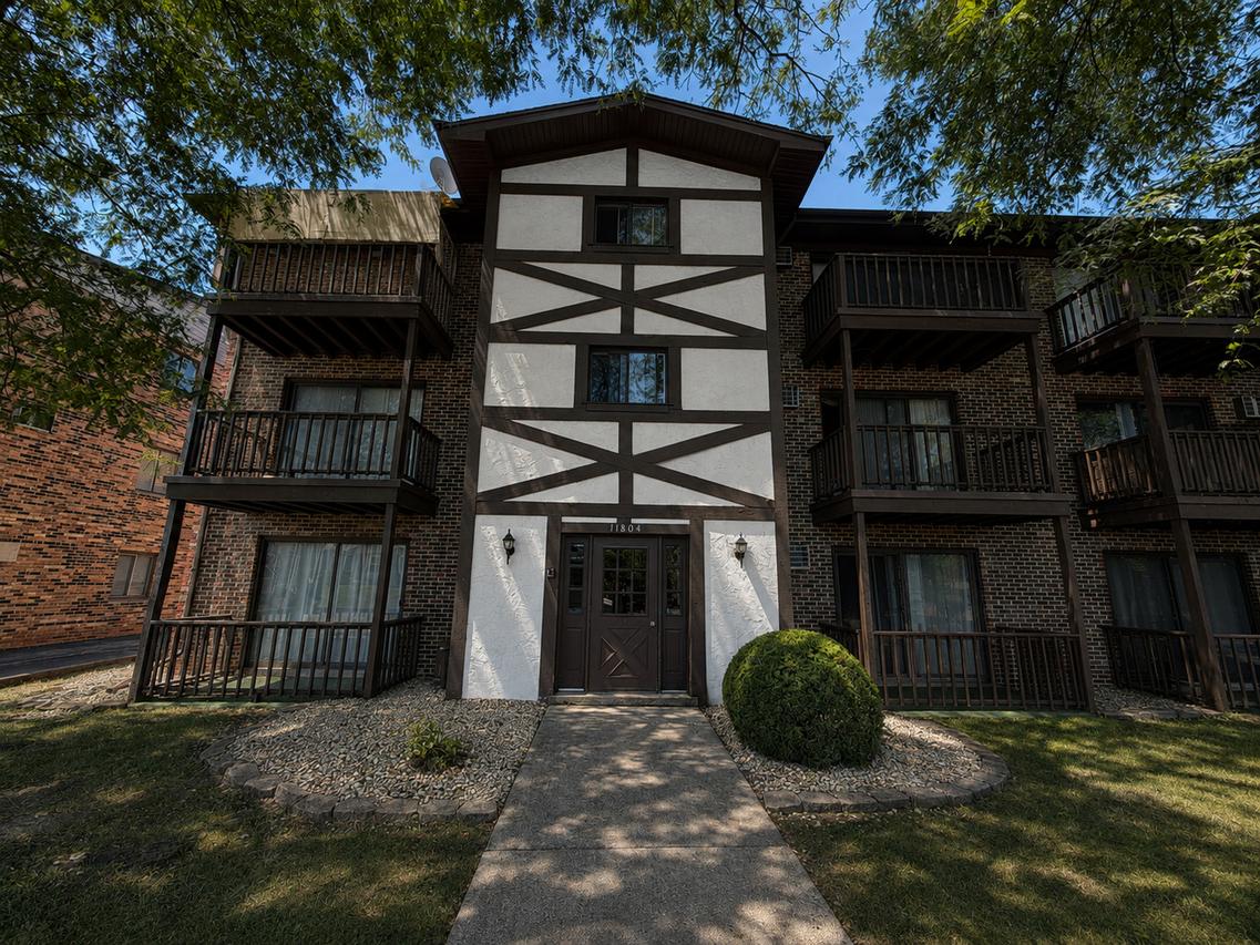 11804 S Komensky Ave. #202, Alsip, IL 60803