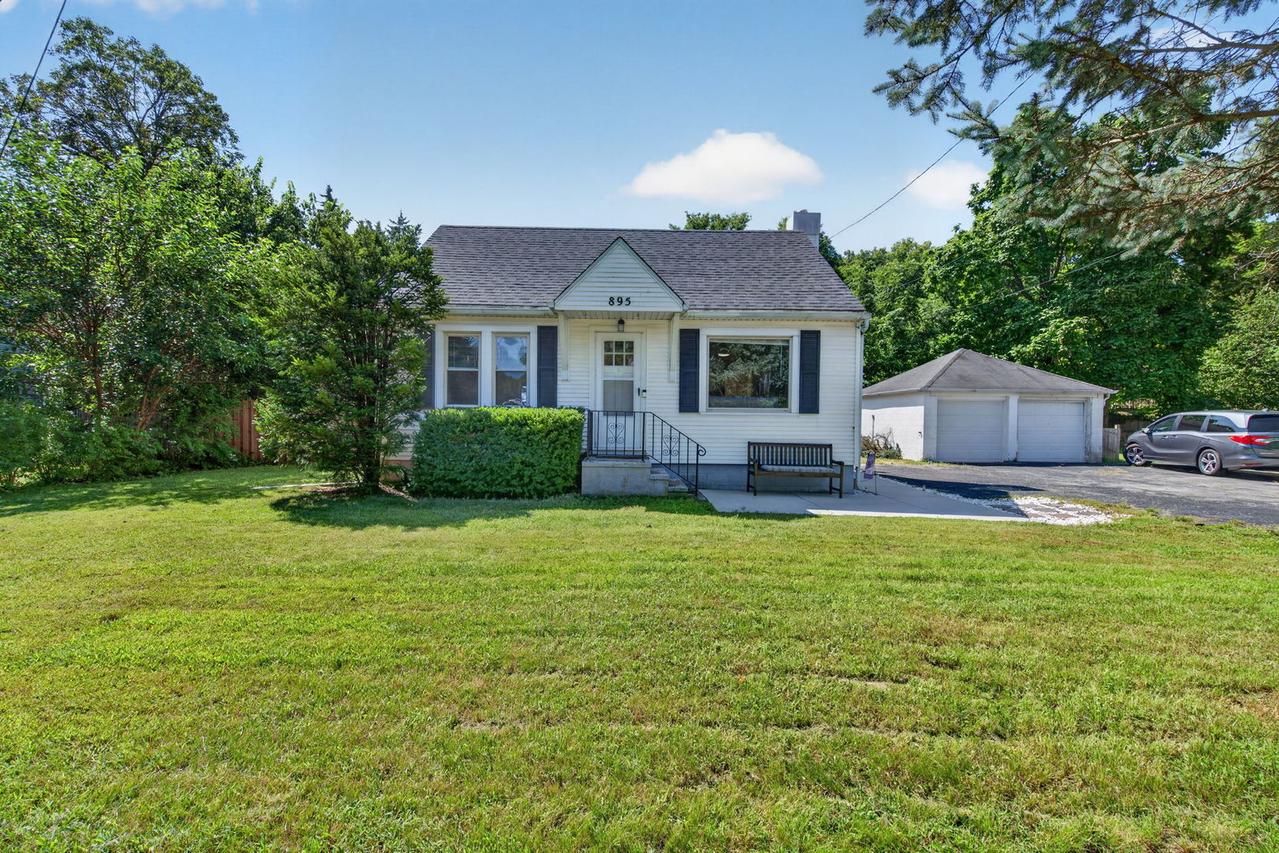 895 Pine Bluff Rd., Morris, IL 60450
