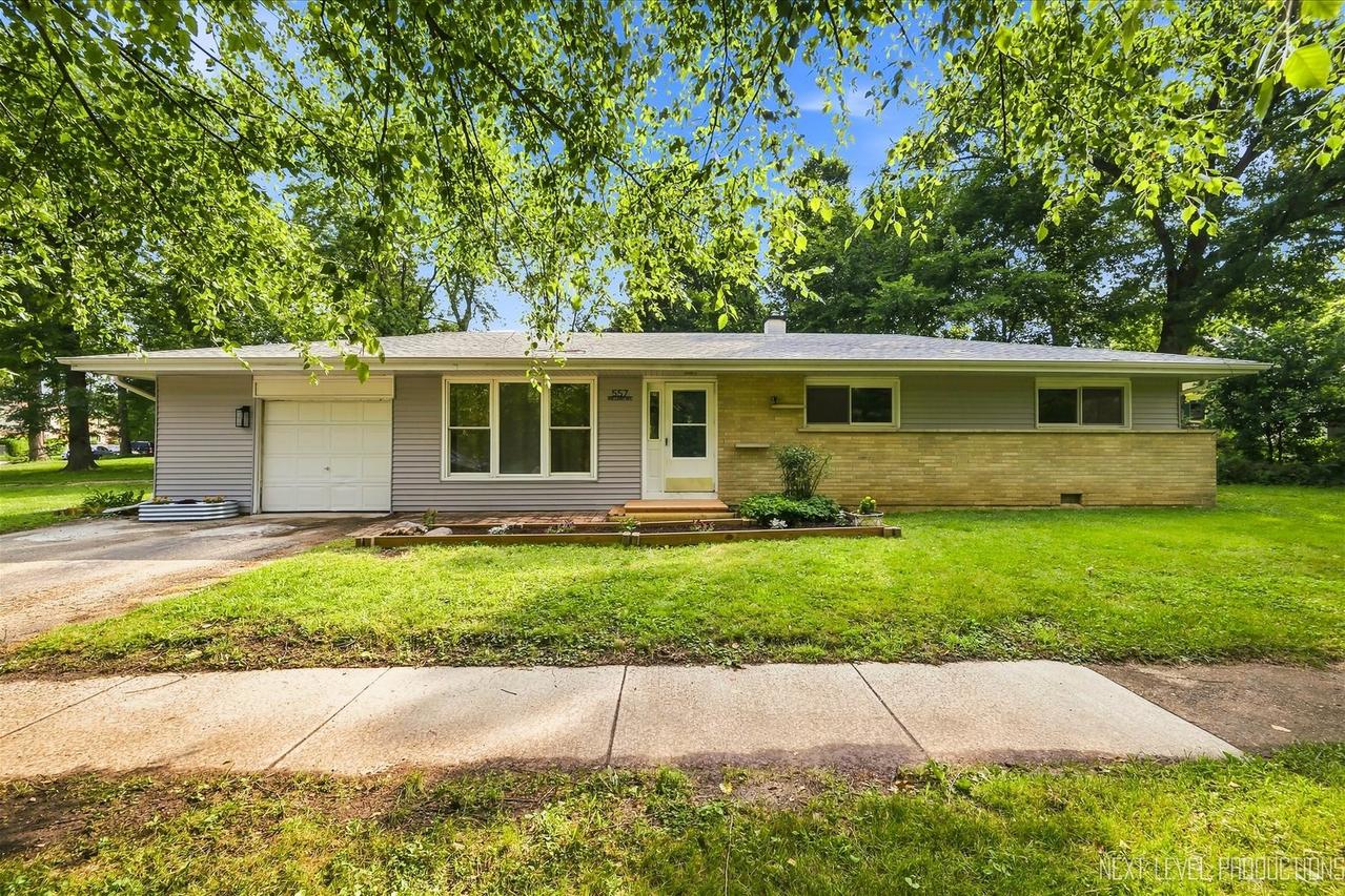557 Willard Ave., Elgin, IL 60120