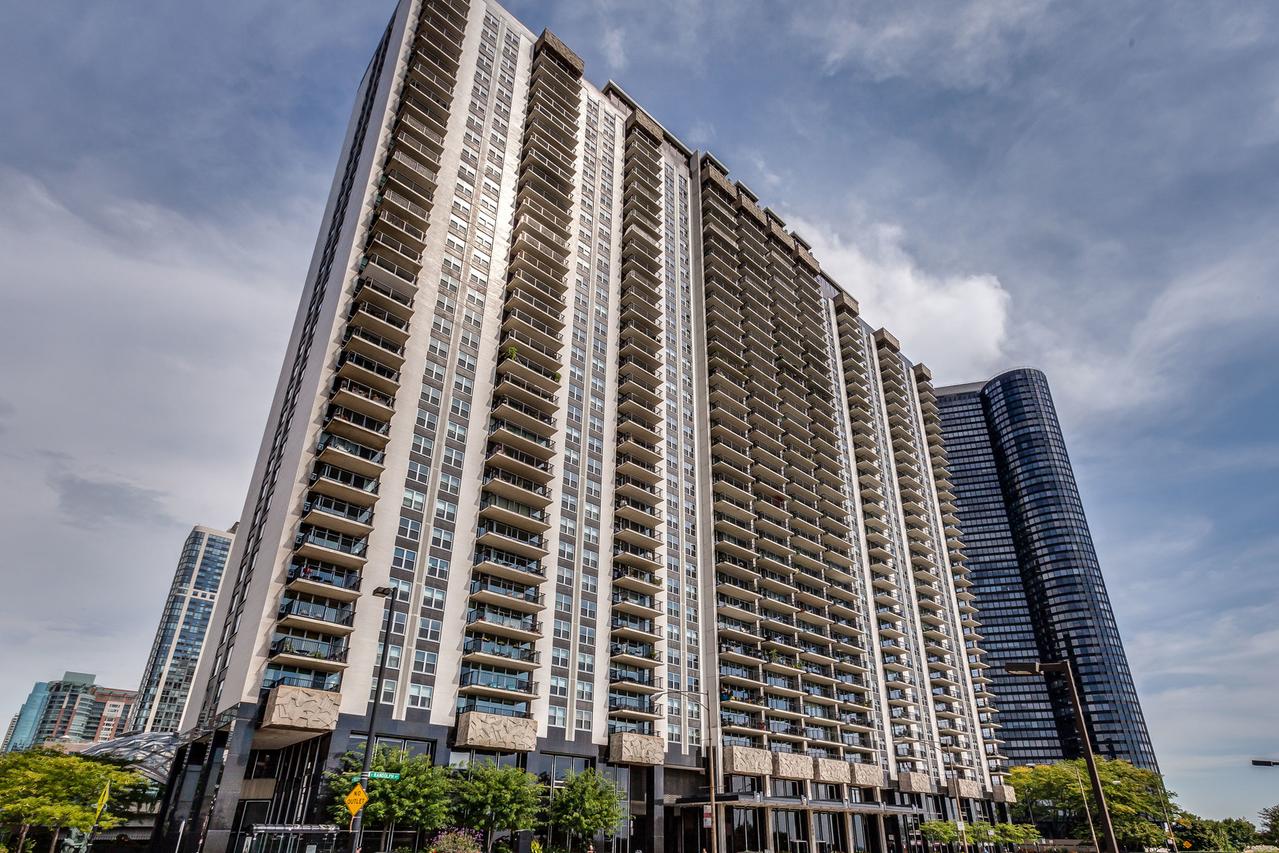 400 E Randolph St. #1812, Chicago, IL 60601