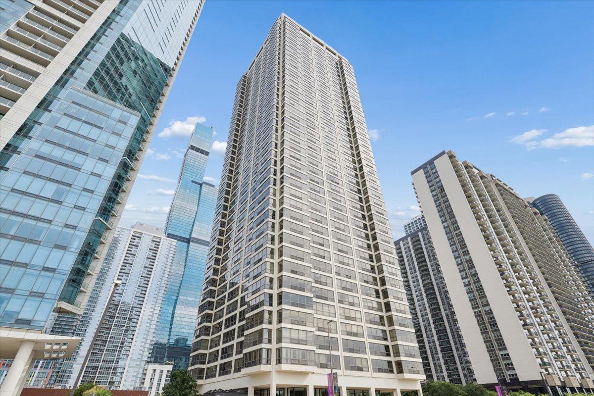360 E Randolph St. #901, Chicago, IL 60601