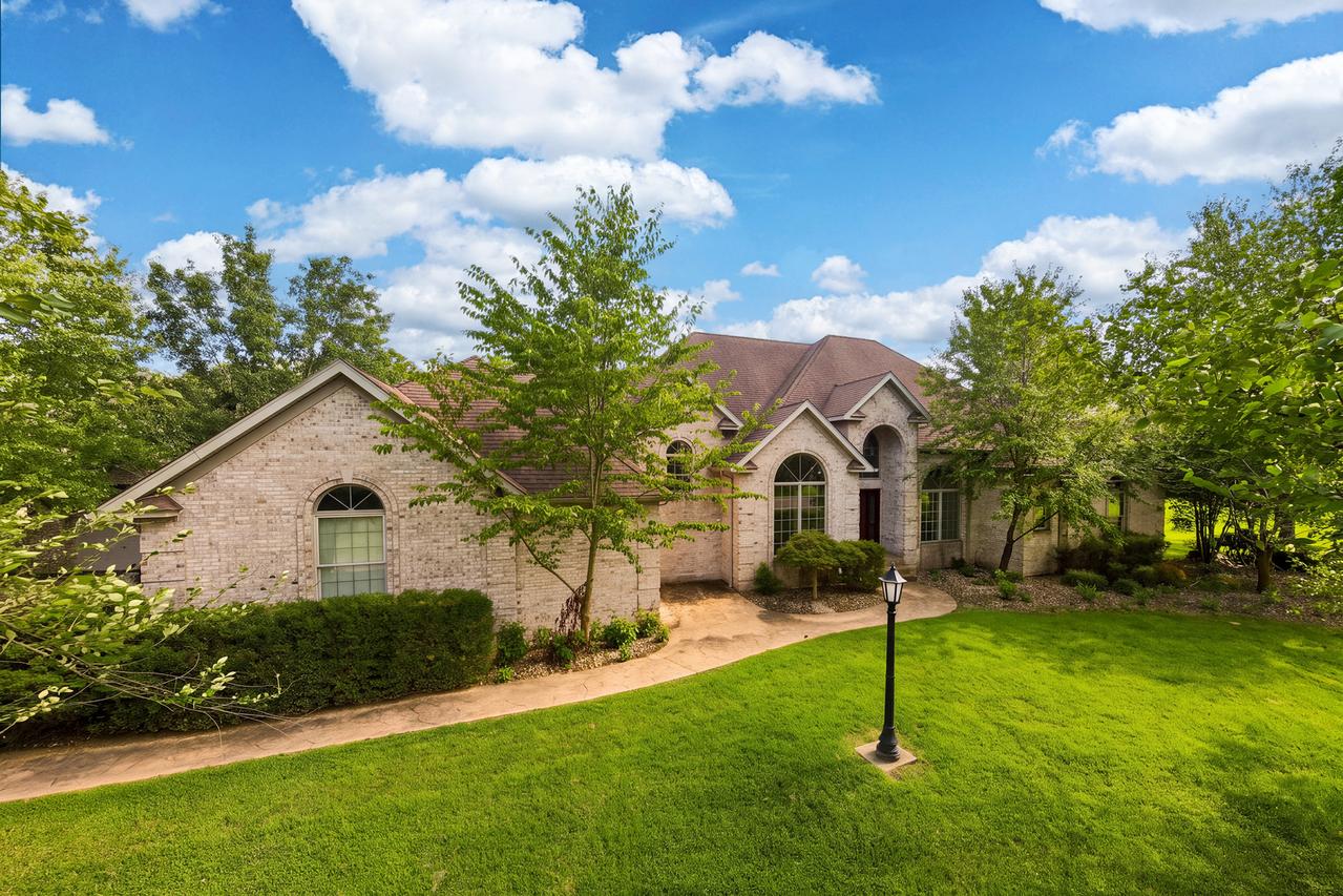 2201 Kingspointe Dr., Marion, IL 62959