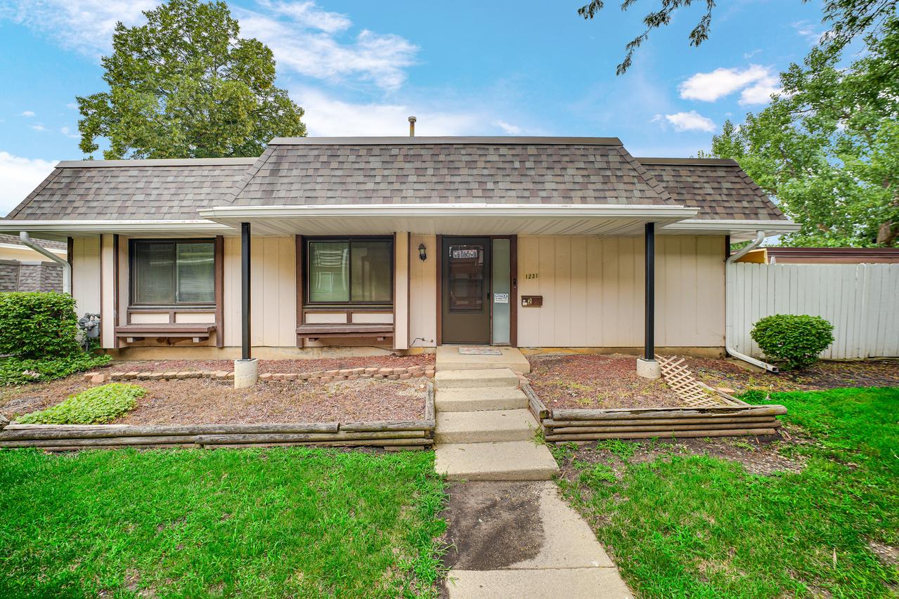1231 San Simeon Dr., Hanover Park, IL 60133
