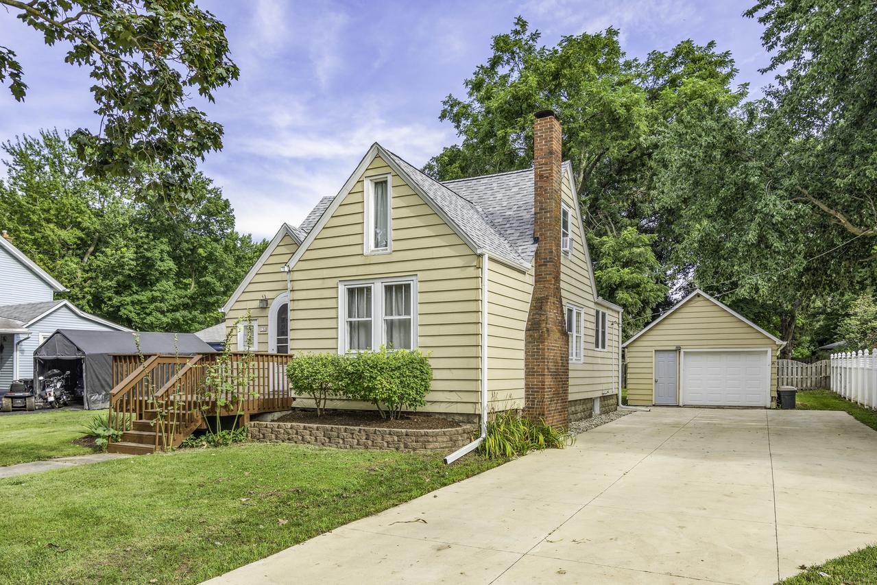 130 W Garfield St., Waterman, IL 60556