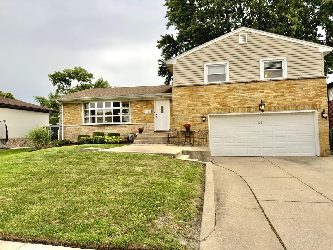 1661 Charleston Ct., Melrose Park, IL 60160