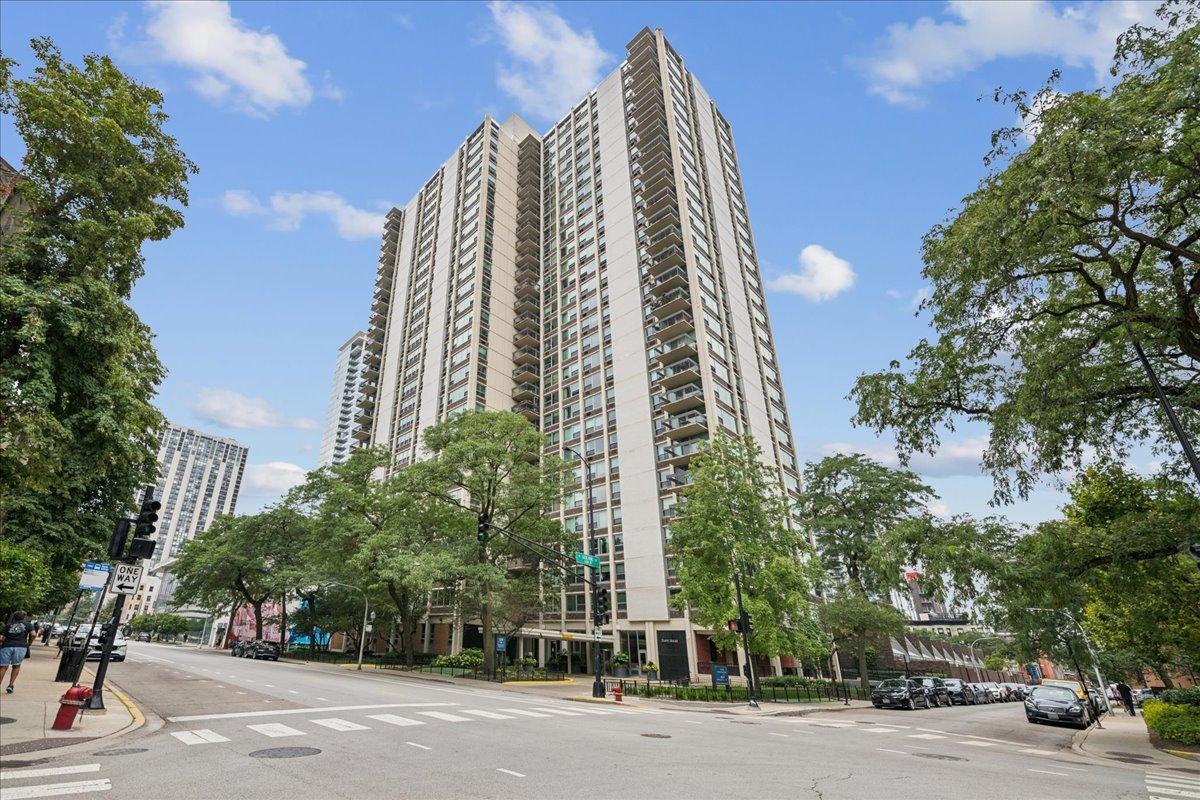 1255 N Sandburg Ter. #1508, Chicago, IL 60610