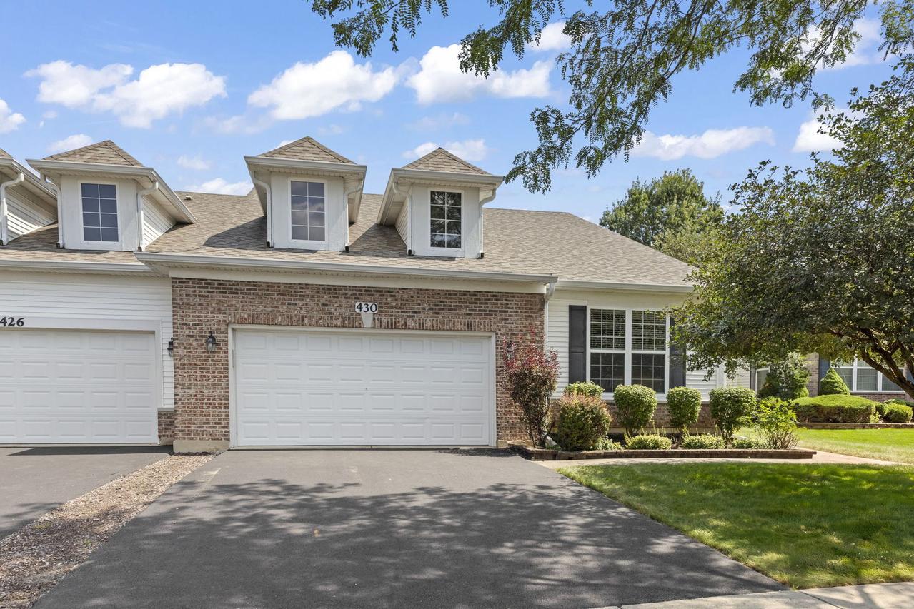 430 Woodhill Dr., Carol Stream, IL 60188