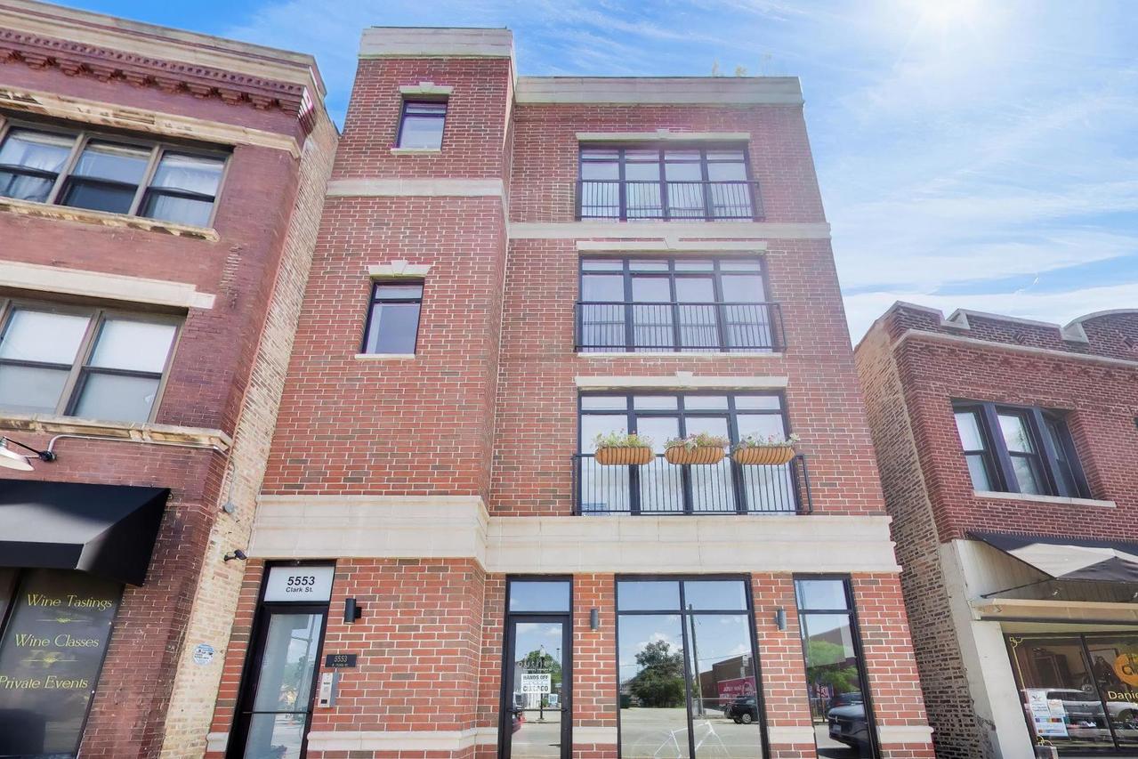 5553 N Clark St. #301, Chicago, IL 60640