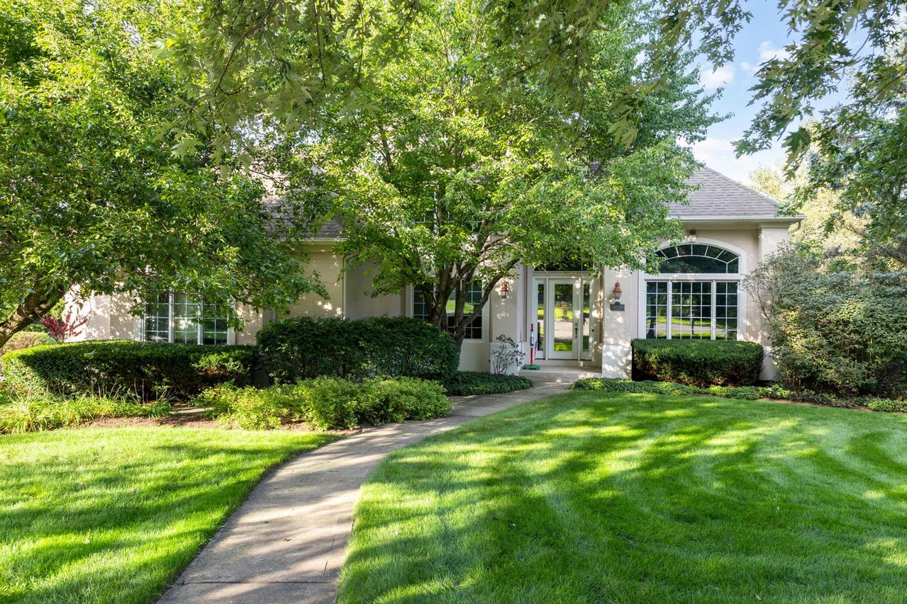 38W590 Barb Hill Dr., St. Charles, IL 60175