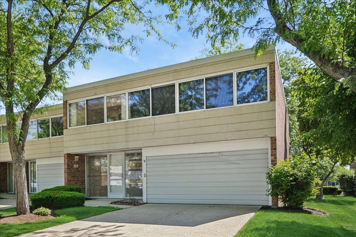 137 Avon Rd., Northbrook, IL 60062
