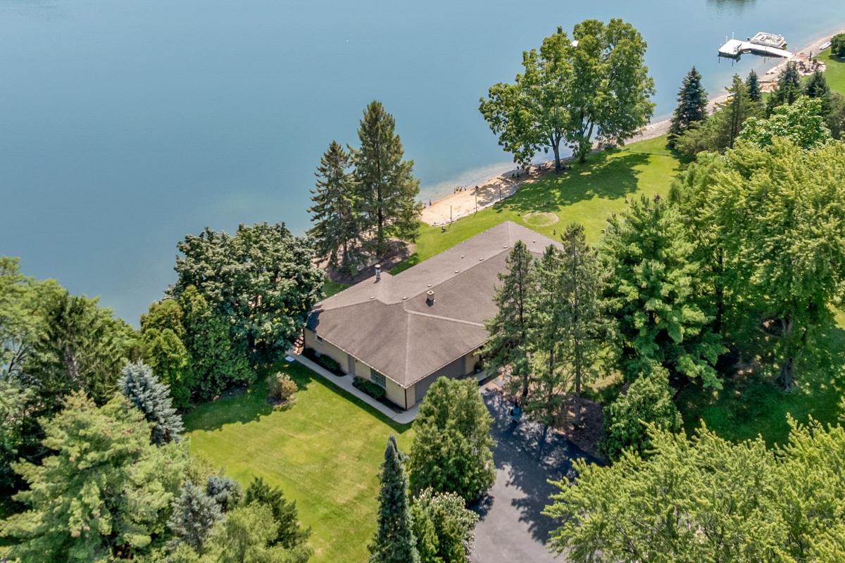 2720 N Bayview Ln., Mchenry, IL 60051