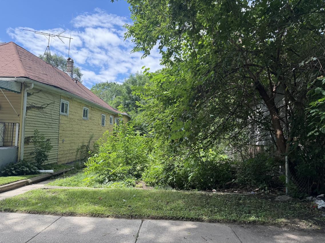 8032 S Manistee Ave., Chicago, IL 60617