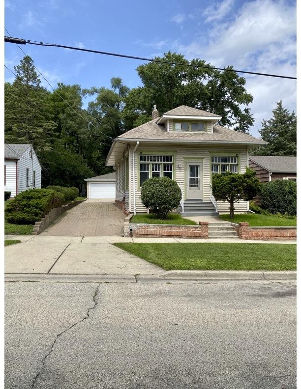 626 Bent St., Elgin, IL 60120