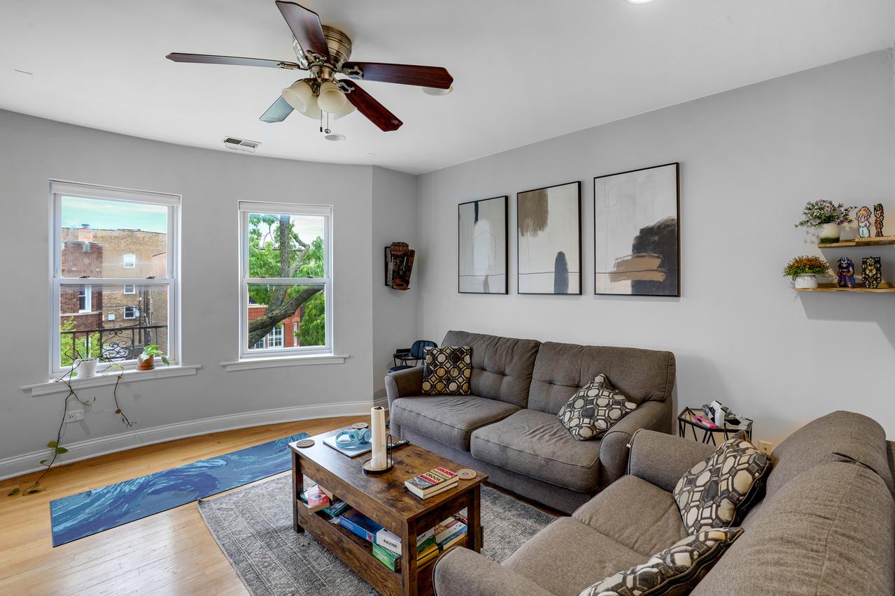 7401 N Hoyne Ave. #3, Chicago, IL 60645