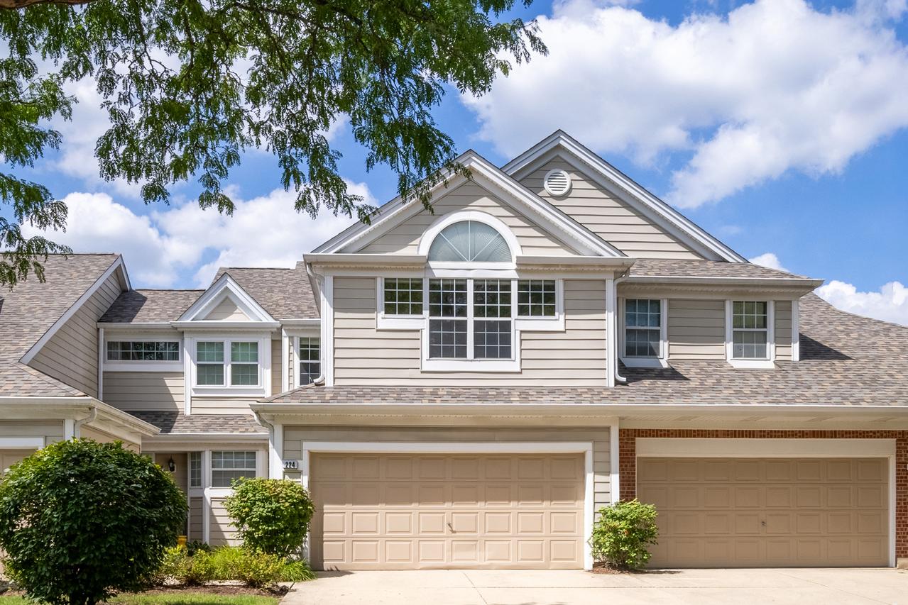 224 Woodstone Cir., Buffalo Grove, IL 60089